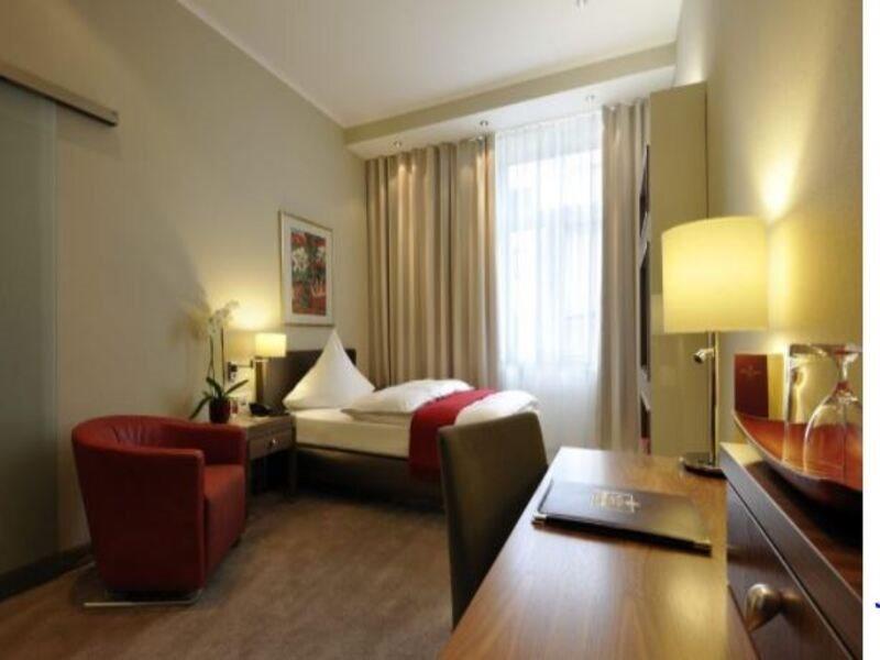 카스텐스 호텔 루이젠호프 하노버 외부 사진 A typical room at the hotel