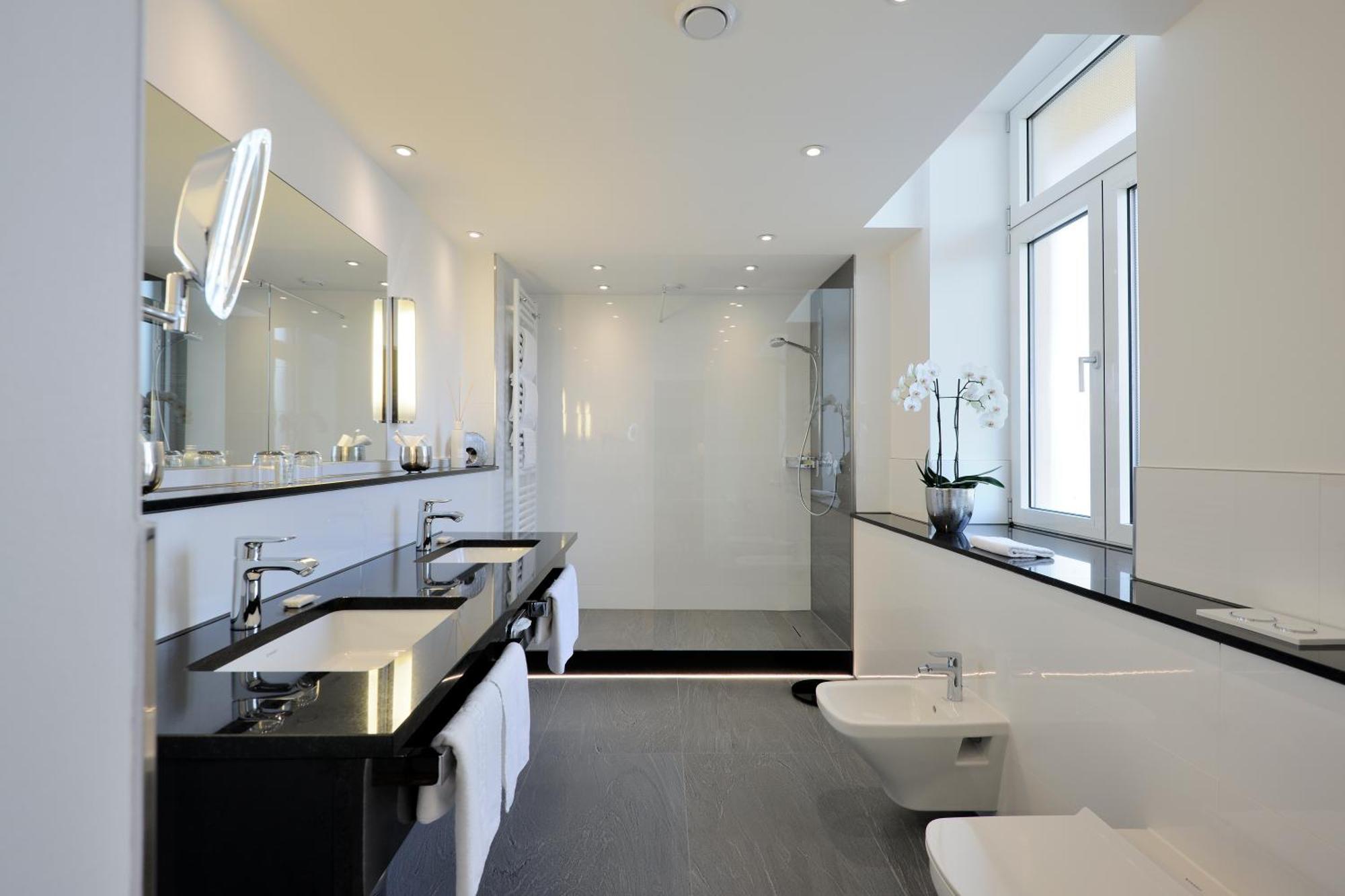 카스텐스 호텔 루이젠호프 하노버 외부 사진 Bathroom