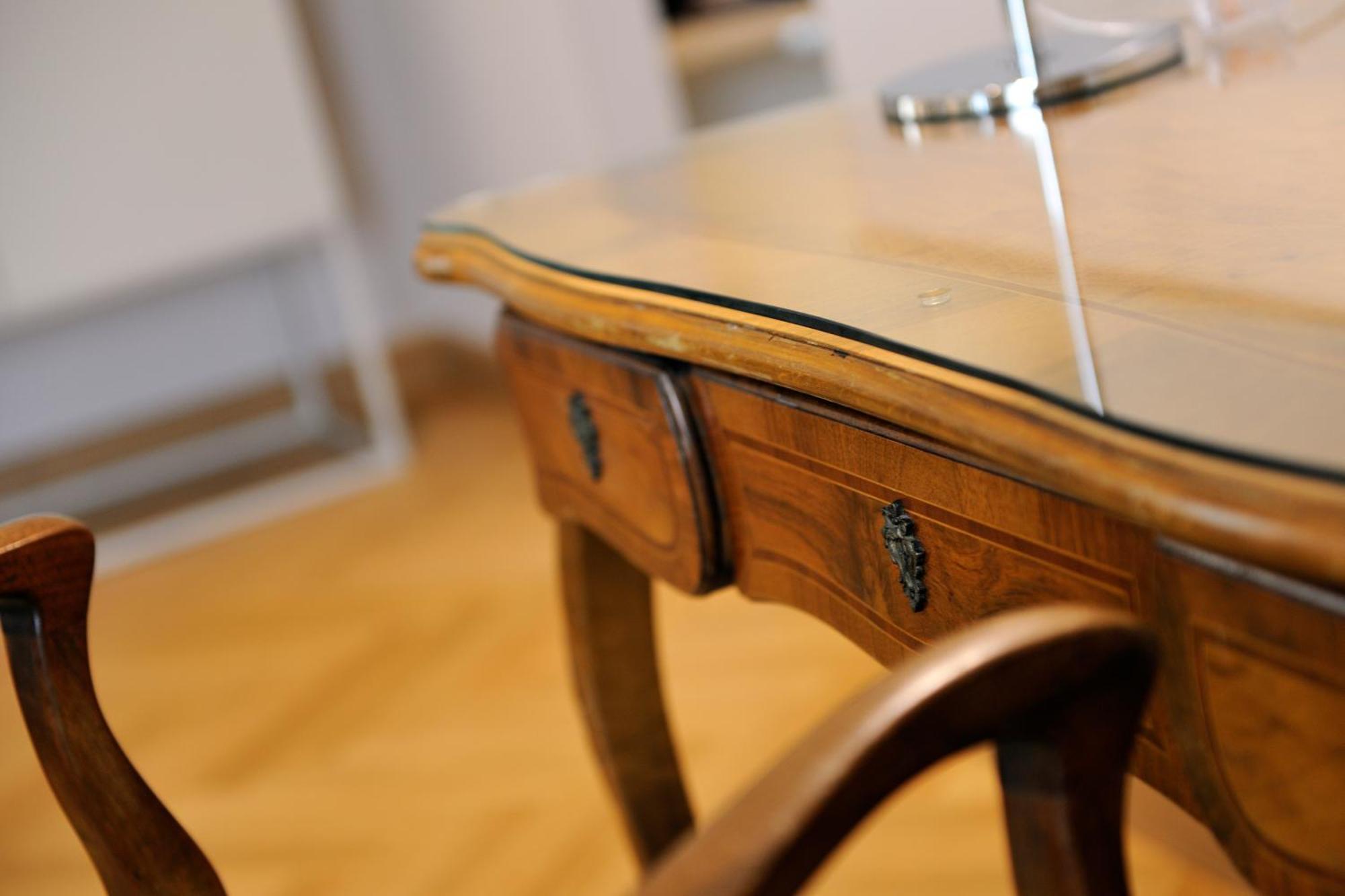 카스텐스 호텔 루이젠호프 하노버 외부 사진 A table with a table pad