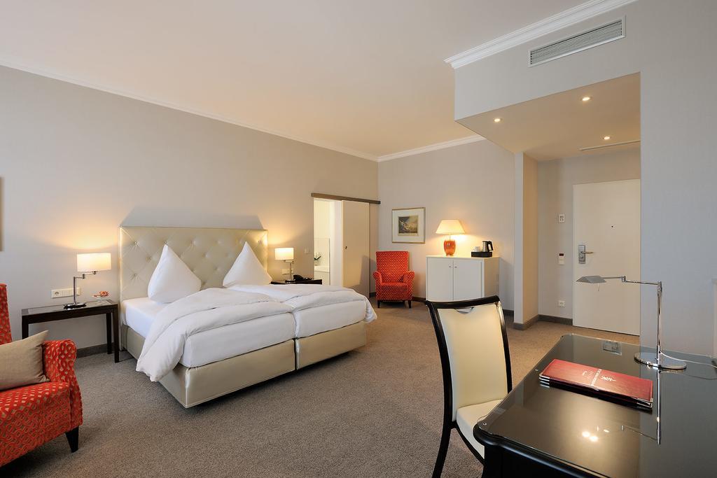 카스텐스 호텔 루이젠호프 하노버 외부 사진 A room at the Hotel de Saxe